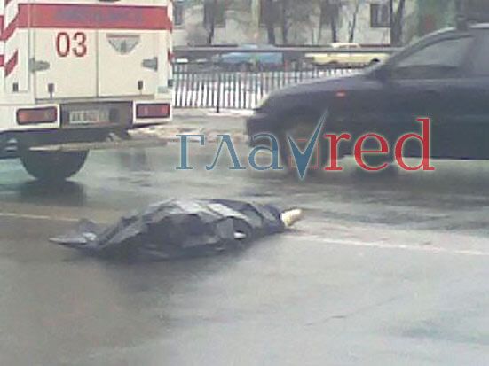 Mercedes насмерть сбил пешехода