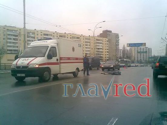 Mercedes насмерть сбил пешехода