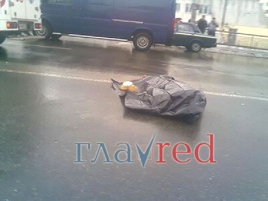 Mercedes насмерть сбил пешехода