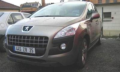 Появились фото Peugeot 3008 без камуфляжа