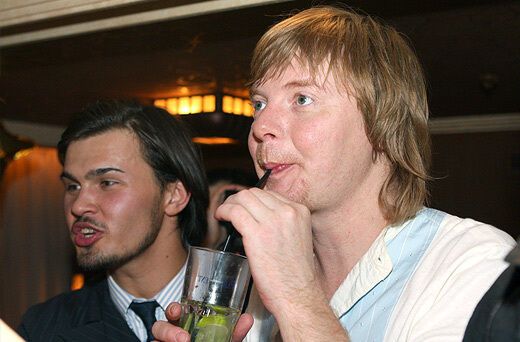 Жаркая вечеринка "Мобильных блондинок"