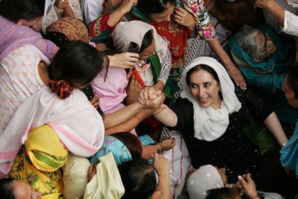 Річниця загибелі Беназір Бхутто зібрала тисячні мітинги