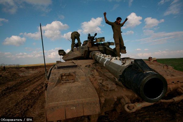 Израиль стягивает к сектору Газа войска