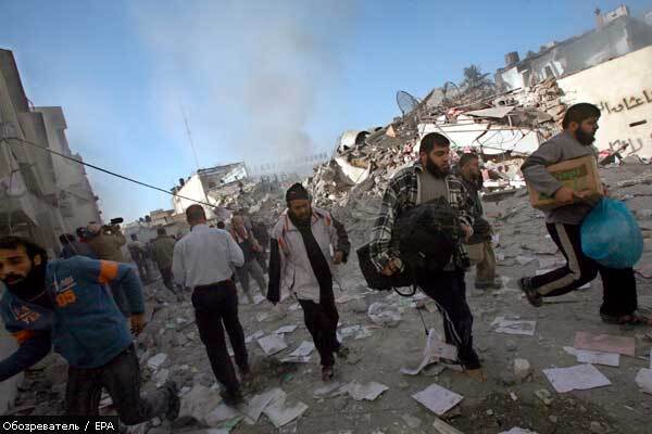 Израиль бомбит склады с едой и лекарствами