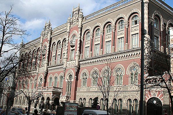 Нацбанк растерялся с долларовыми вкладами