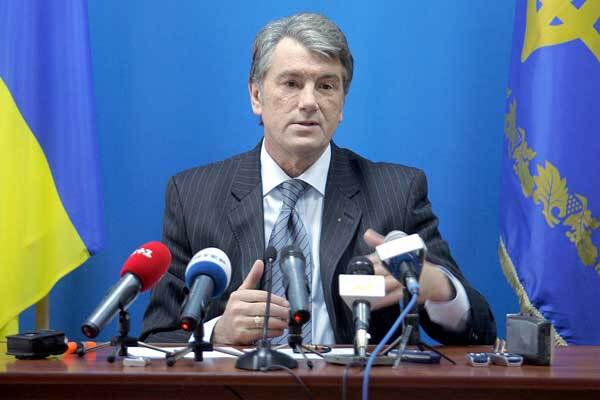 Ющенко отрицает участие в девальвации гривни