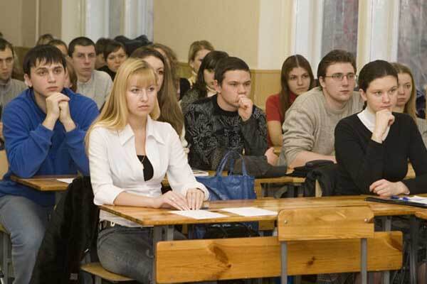 Студентам Украины плату за обучение могут отсрочить на год
