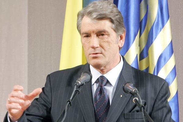 Ющенко не дасть армію на розтерзання Кабміну