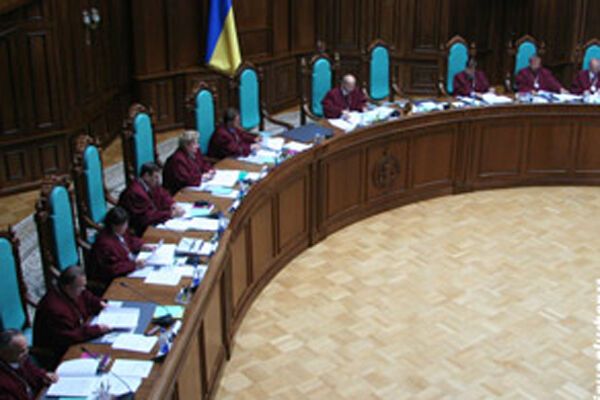 КСУ стал на защиту Президента от парламента