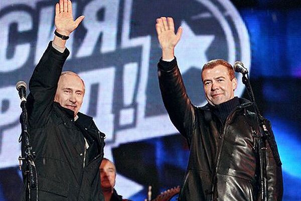 Путин и Медведев согласились отдать Севастополь США
