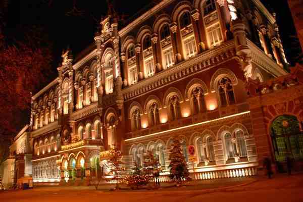 Нацбанк дозволив і знову заборонив достроково знімати депозити