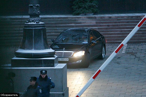 Дерибан  до останньої державної копійки