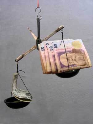 За місяць гривня знецінилася на 1,5%, за рік - на 20%