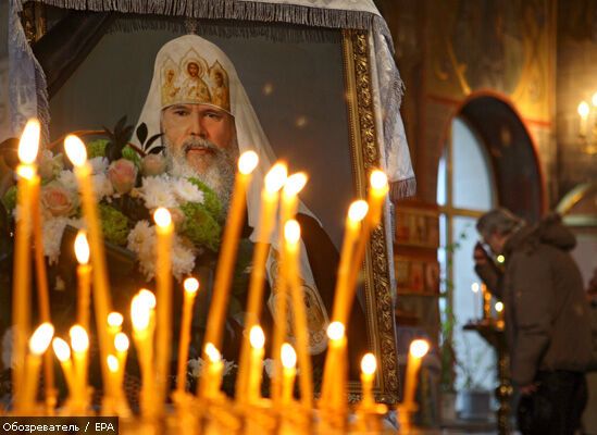 Янукович візьме участь у церемонії поховання Алексія ІІ