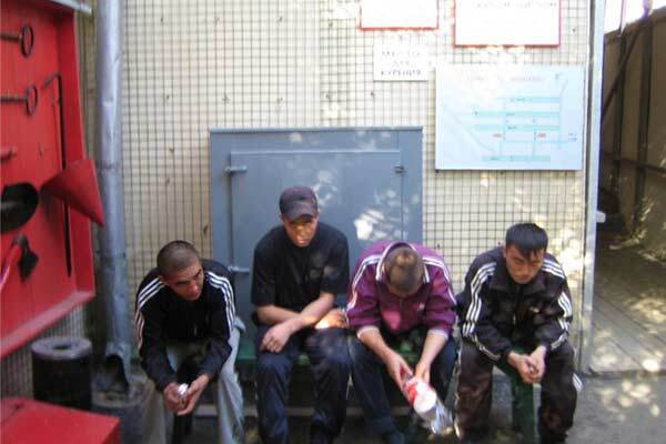 Молодь вимагають прибрати гастарбайтерів з Росії