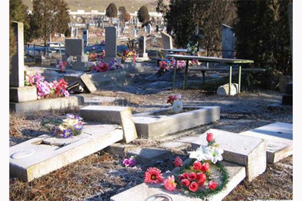В Крыму вандалы разрушили кладбище