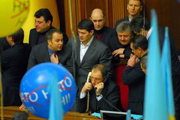 Яценюк покусал Шуфрича прямо в Раде 