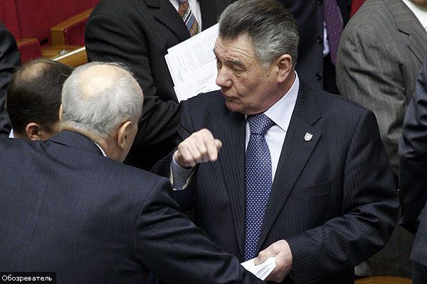 Блокада в парламенте держит натиск Яценюка