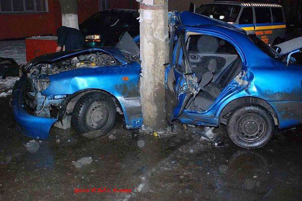 ДТП: смертельное объятия "Дэу" со столбом, есть жертвы