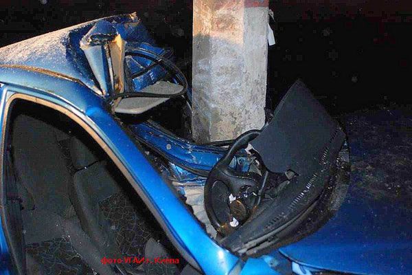 ДТП: смертельное объятия "Дэу" со столбом, есть жертвы