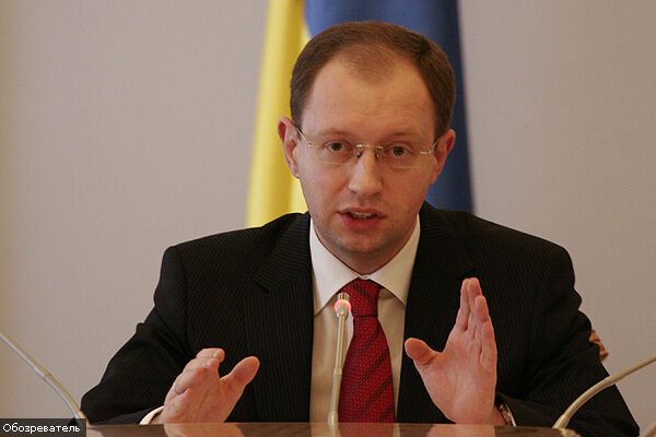 Яценюк сбежал от депутатов