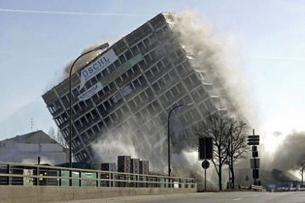 Половина Мюнхена наблюдала падение небоскреба
