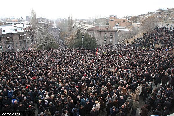 События в Армении пошли по грузинскому сценарию