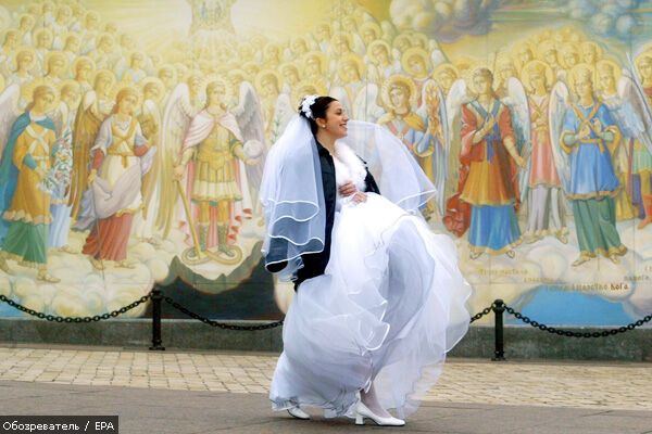 Українцям набридло одружитися