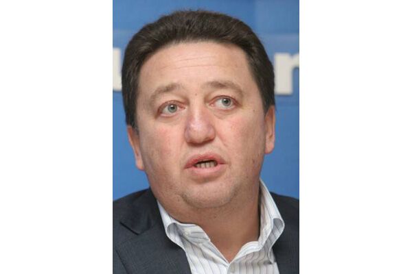 Фельдман защитит сирот от одиноких иностранцев