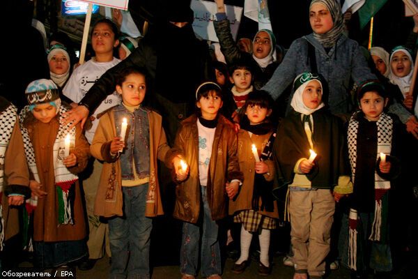 Палестинцы построили на границе с Израилем живую цепь