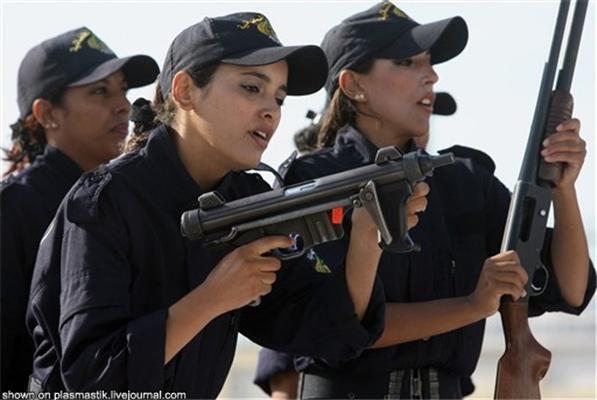 Дівчата з різних армій світу. ФОТО
