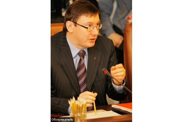 Луценко переведе всіх даішників на контракт