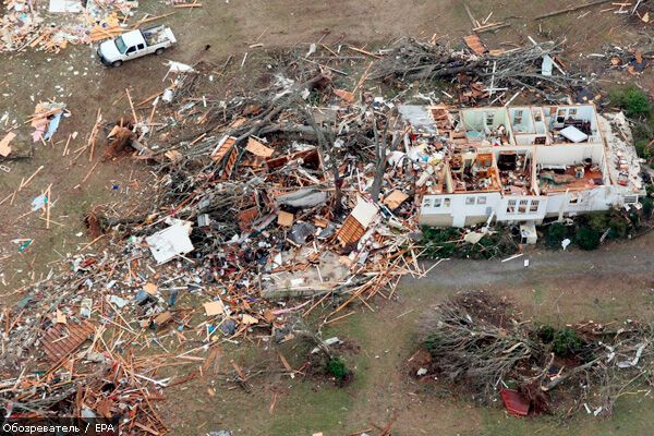 11-месячный малыш выжил в эпицентре торнадо