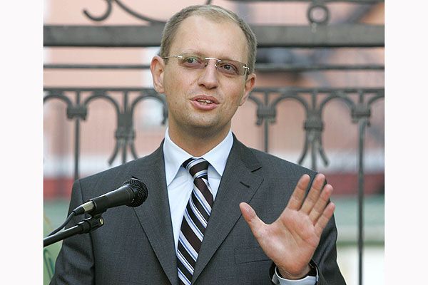 Яценюка звільняють, а Ющенко його нагороджує, 8 февраля 2008
