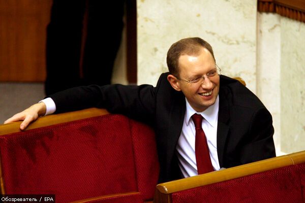 Яценюк купив дівчинці машину