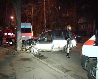 Сп’яніла  водійка не розминулася з припаркованим авто