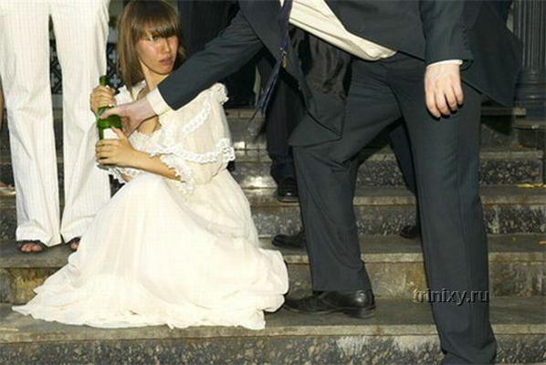 Эти фотографии называются "Невесте больше не наливать"