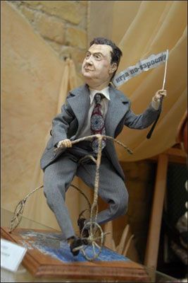 Лялькового Януковича Продаються за 10 тисяч гривень