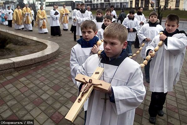 Католики всього світу святкують Великдень