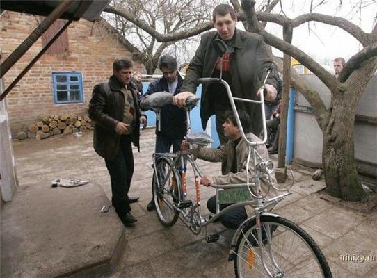 Я не знаю його звання, але водієм у нього сам Ющенко ...