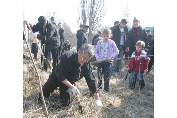 Ющенко узявсь за сокиру Задля мистецтва