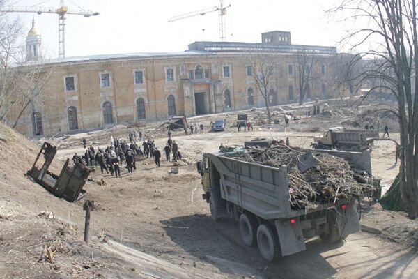 Ющенко узявсь за сокиру Задля мистецтва