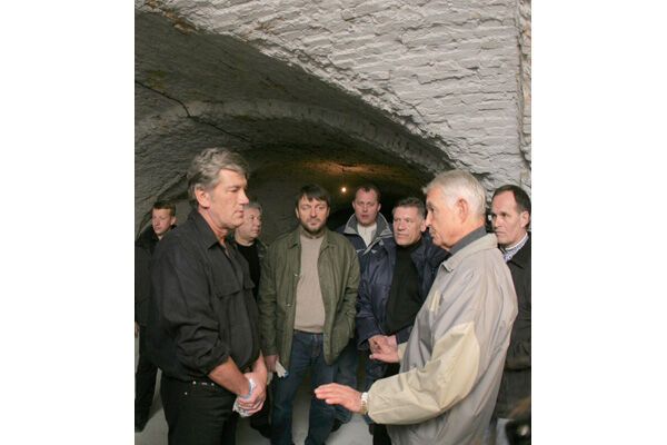 Ющенко узявсь за сокиру Задля мистецтва