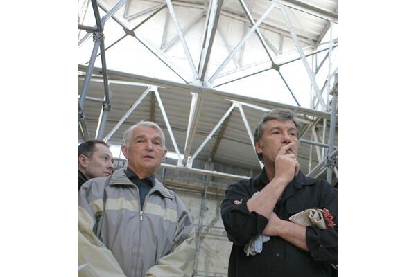 Ющенко узявсь за сокиру Задля мистецтва