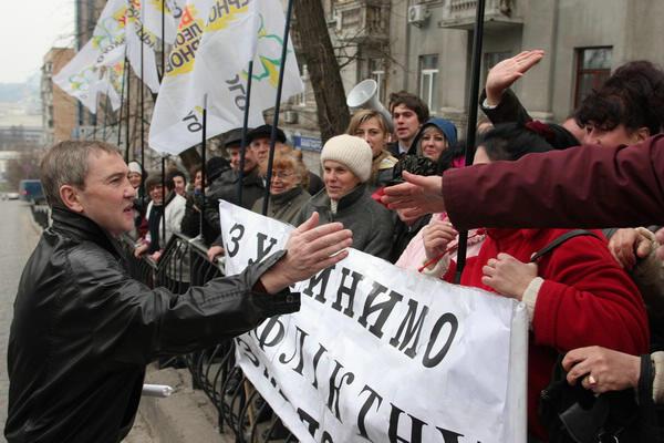 Активисты ранили охранника Черновецкого