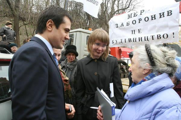 Активисты ранили охранника Черновецкого