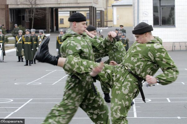 Школярів забрали в справжню армію. На один день