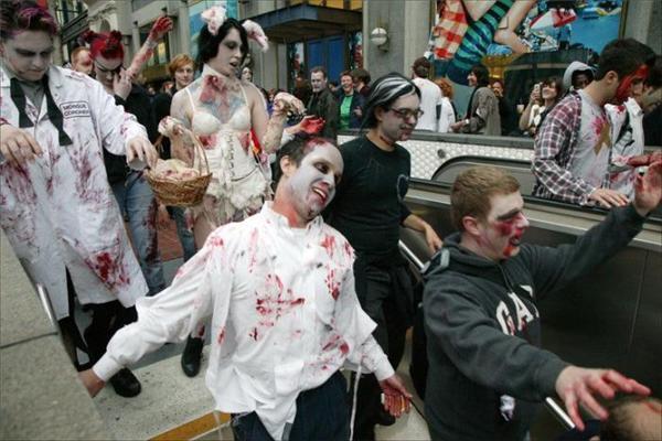 Парад зомбі в Америці. Кров залила вулиці Нью-Йорка