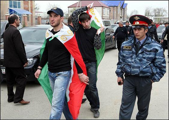 Грозный в наши дни. Осталась разруха, мины, боевики и футбол