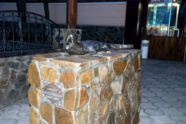 Маріупольського крокодила увіковічнили в бронзі